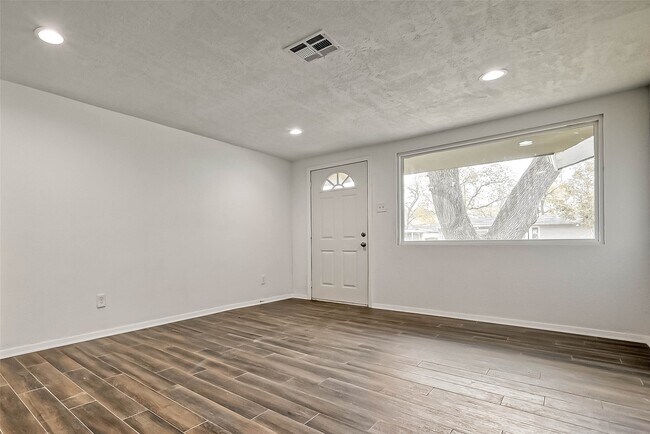Building Photo - 4418 Knotty Oaks Trail