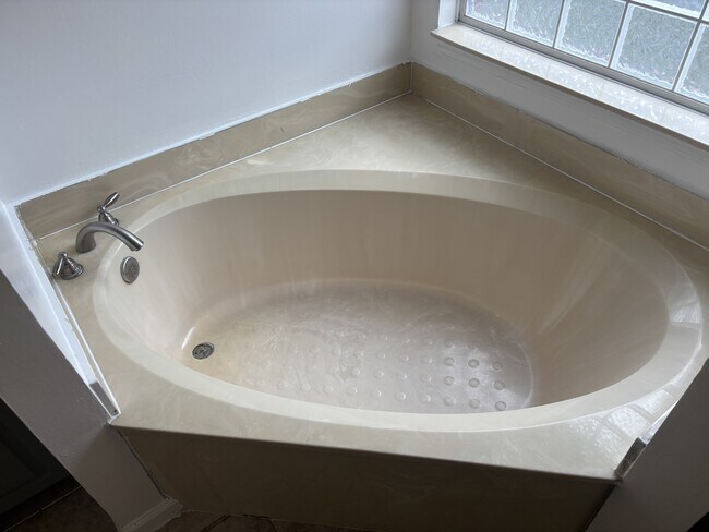 Building Photo - 1045 Drakefeather Dr