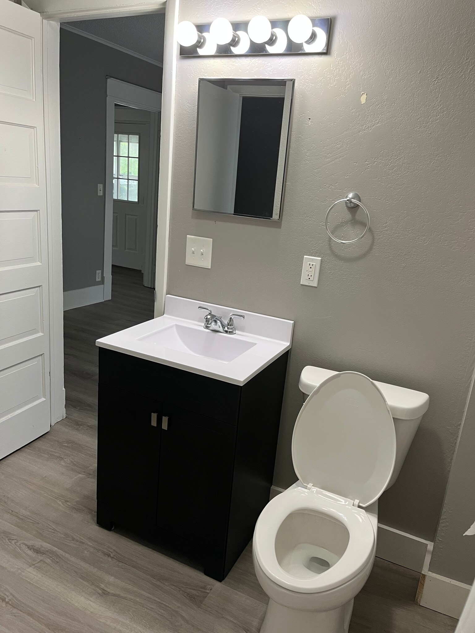 Building Photo - 406 N Lincoln St