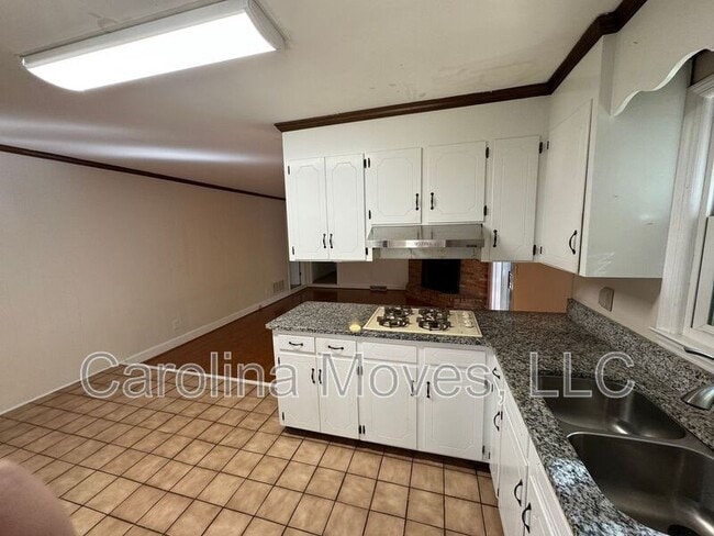 Building Photo - 502 Rosebud Ln