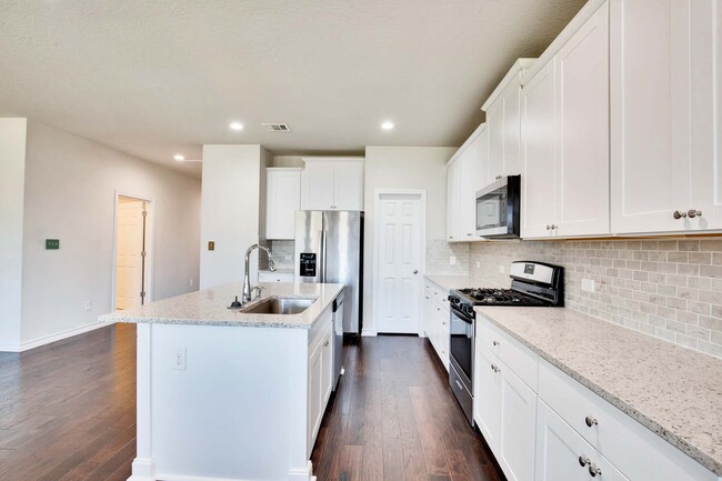 Building Photo - 8008 Massa Dr