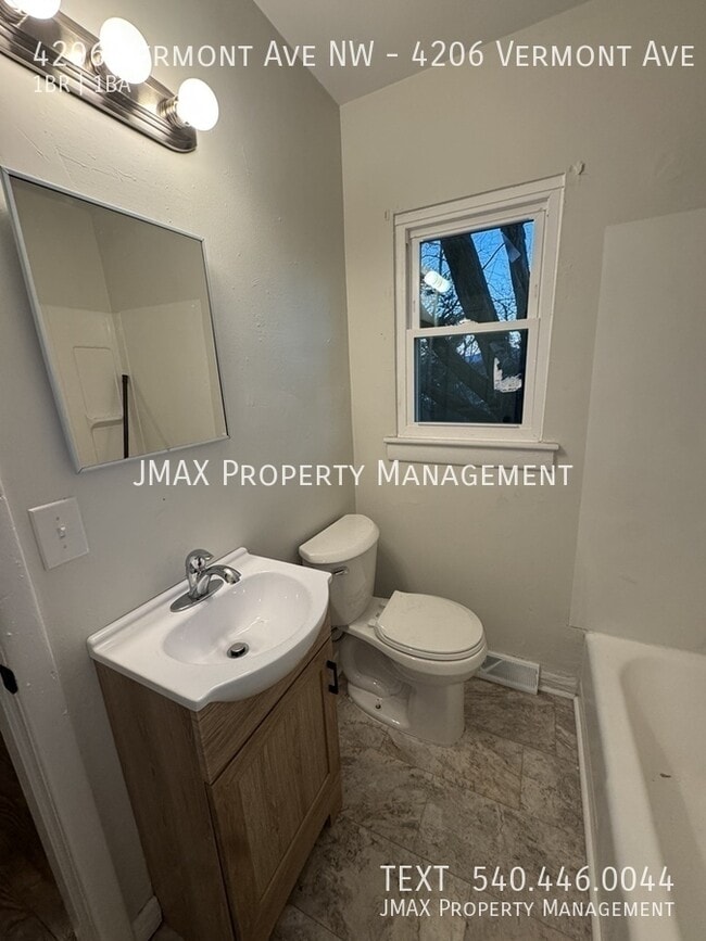 Building Photo - 4206 Vermont Ave NW