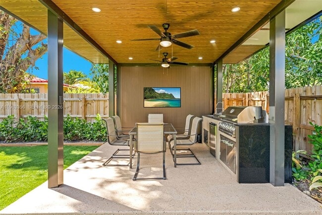 Building Photo - 231 NE 45th St