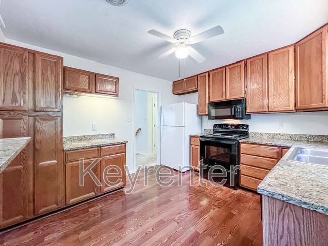 Building Photo - 830 Gondola Dr