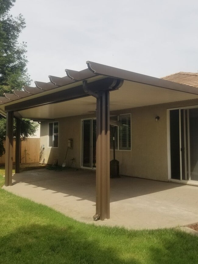 Building Photo - Nice single level Lincoln Crossing Home on...