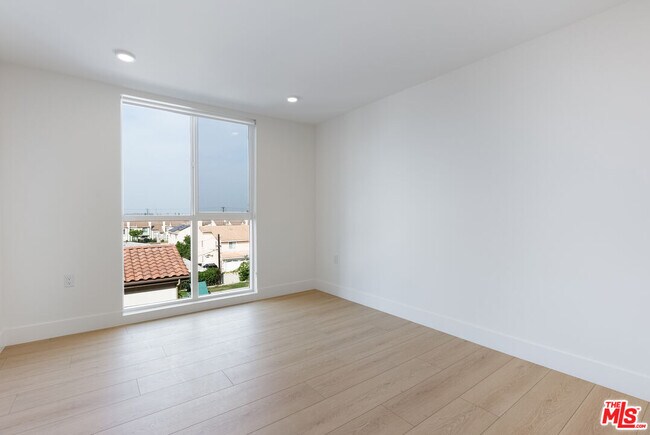 Building Photo - 8561 Belmont St