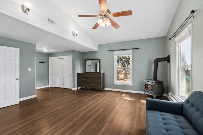 Building Photo - 644 S 189th St
