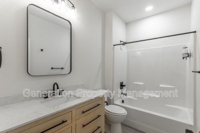 Building Photo - 1124 Garfield St