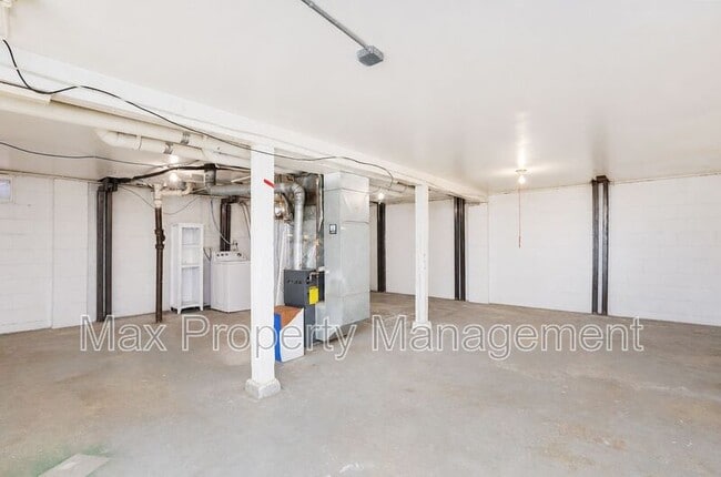 Building Photo - 3420 SW 8th St