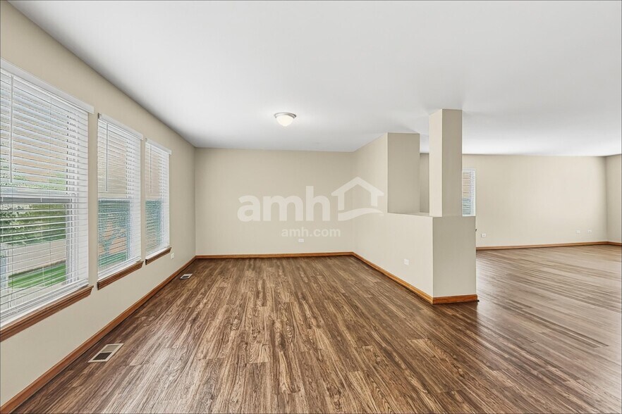 Building Photo - 3229 Kenilworth Ln