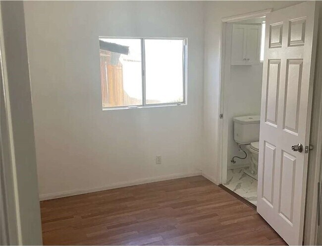 Building Photo - 8724 Ruthelen St