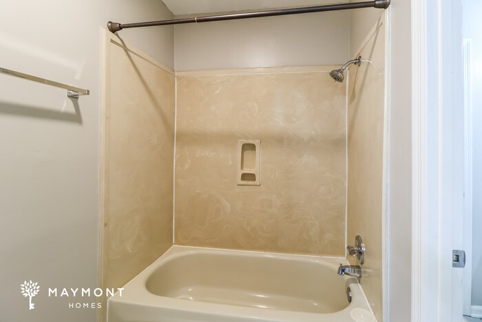 Building Photo - 204 Corkwood Dr