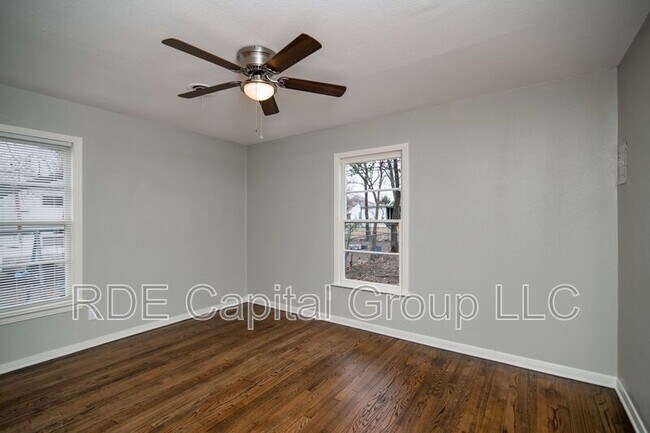Building Photo - 1209 W Boyce Ave