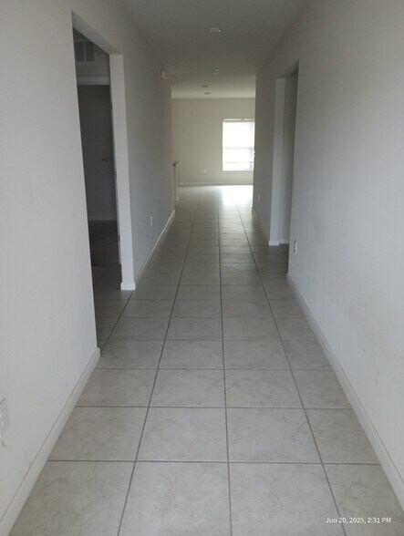 Building Photo - 1060 Kobuk St
