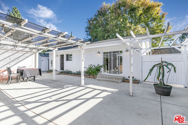 Primary Photo - 5628 Buffalo Ave