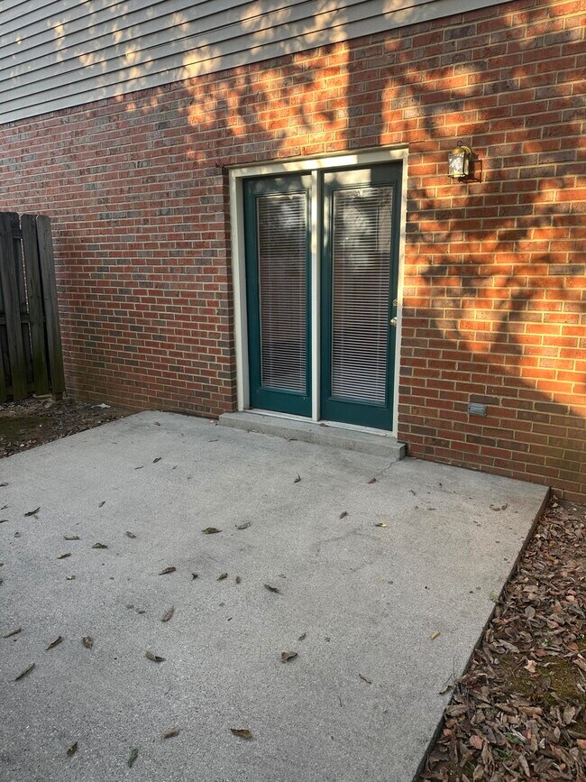 Building Photo - 2005 River Ridge Rd