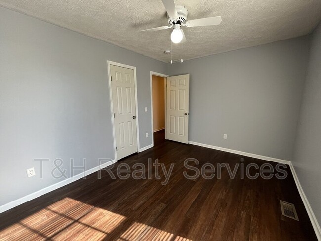 Building Photo - 6827 Antelope Dr