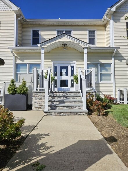 Building Photo - 93 Hempstead Ave