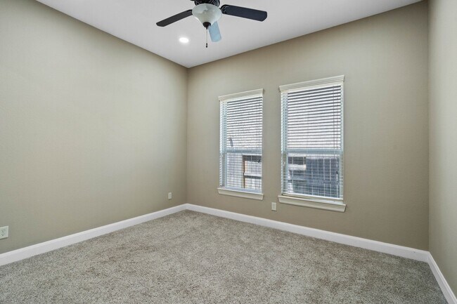 Building Photo - 27527 Stonebrook Manor Ln