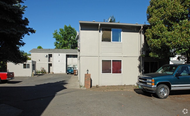 Building Photo - Viking Apartments