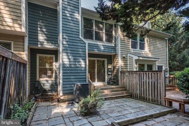 Building Photo - 1605 Oak Spring Way