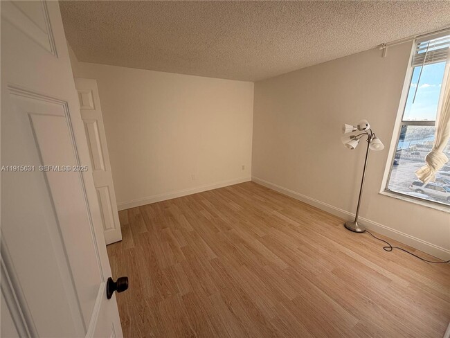 Building Photo - 2350 NE 135th St