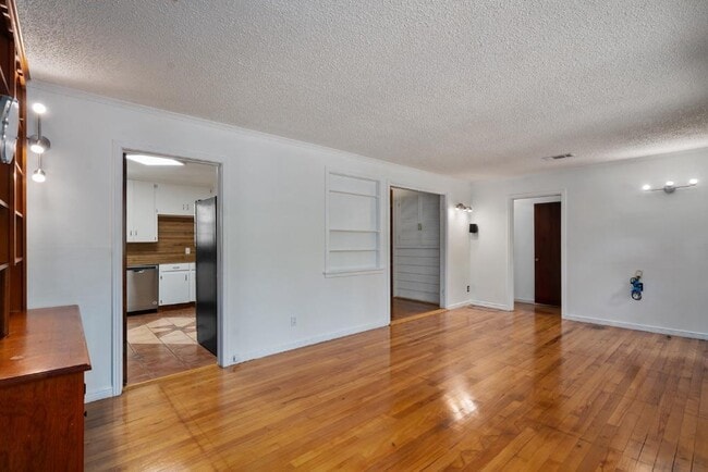 Building Photo - 1212 Bentwood Rd