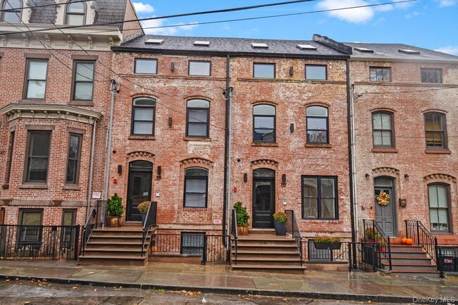 Building Photo - 117 Lander St