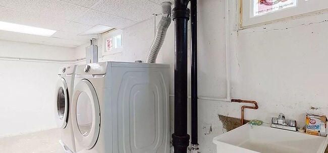 Building Photo - 103 Cherry St