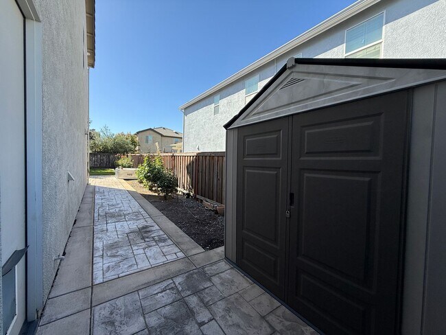 Building Photo - Four Bedroom West Roseville Home