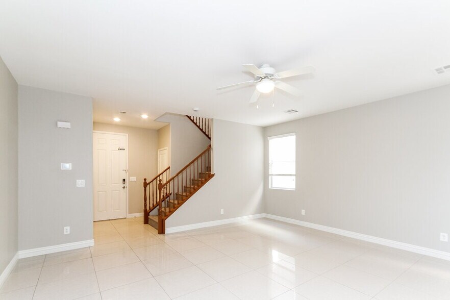 Building Photo - 84 Japonica Ave