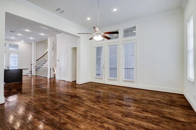 Building Photo - 1368 W 25th St