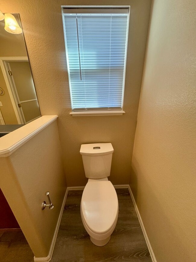 Building Photo - Beautiful home in with Stunning Mountain Views