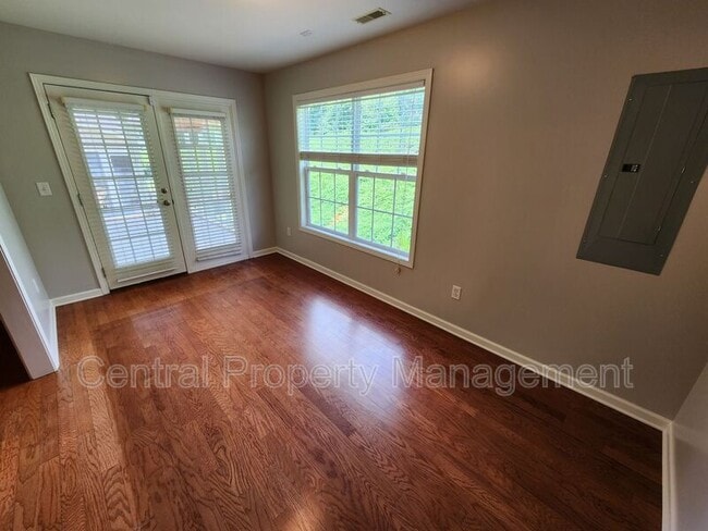 Building Photo - 107 Shalom Dr