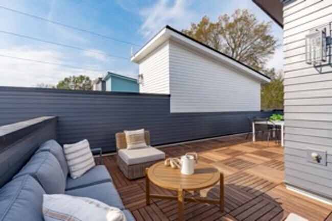 Building Photo - 616 Rocky Knob Ct