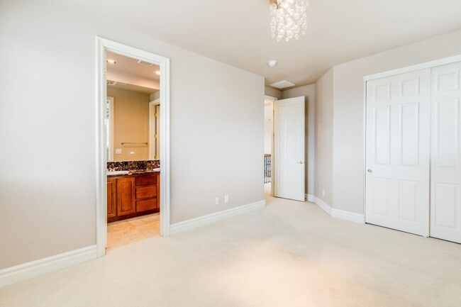 Building Photo - Live The Red Rock Country Club Lifestyle!!