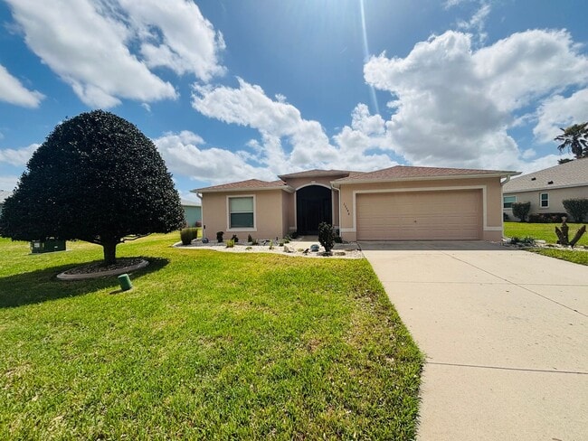 Building Photo - Furnished in gated 55+ golf community