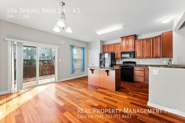 Building Photo - 104 Spring Park Ln