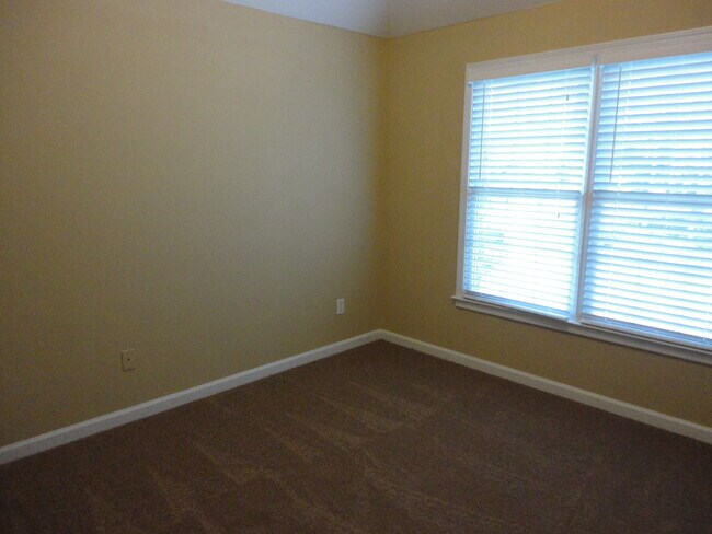 Building Photo - 697 Mountain Oaks Parkway