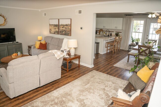 Building Photo - Charming 3 Bedroom, 1.5 Bath Townhome - EL...