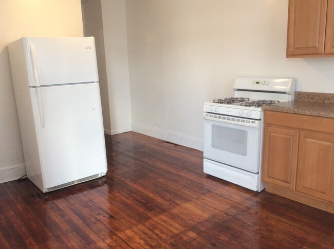Building Photo - 1st floor with parking-Video in pictures!