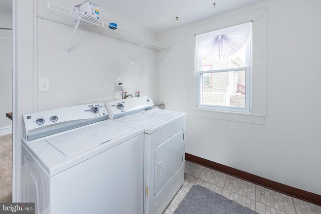 Building Photo - 21 Grandview Ave