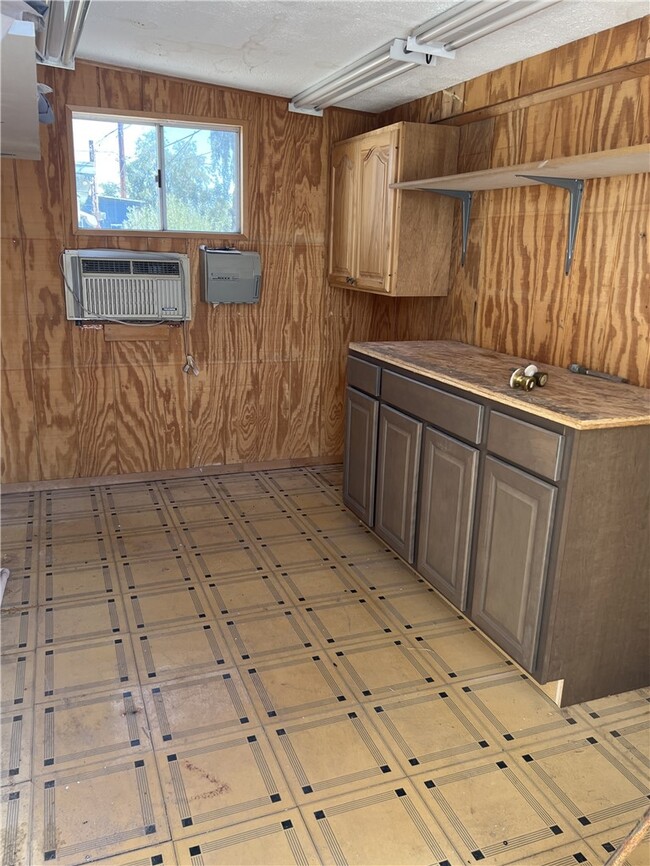 Building Photo - 2040 Swan Cove N