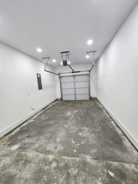 Building Photo - 1510 N Thompson St