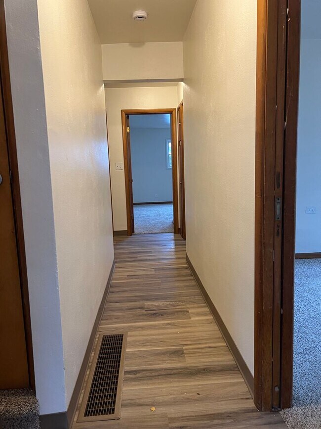 Building Photo - Rent Special: 1/2 Off First Full Months Rent