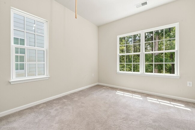 Building Photo - Modern 3 Story 3 Bedroom, 2.5 Bathroom Townhome in South Durham!