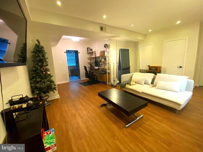 Primary Photo - 903 S Frederick St