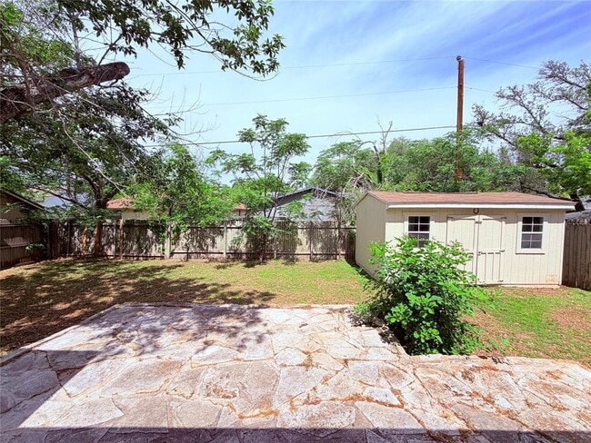 Building Photo - 1703 Hatch Rd