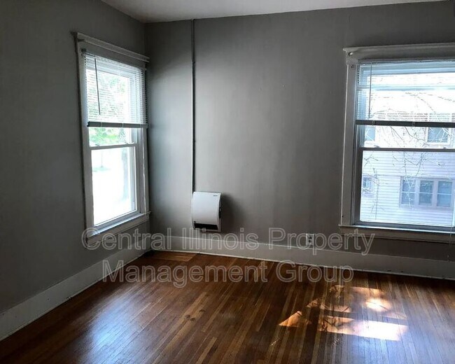 Building Photo - 505 E Locust St