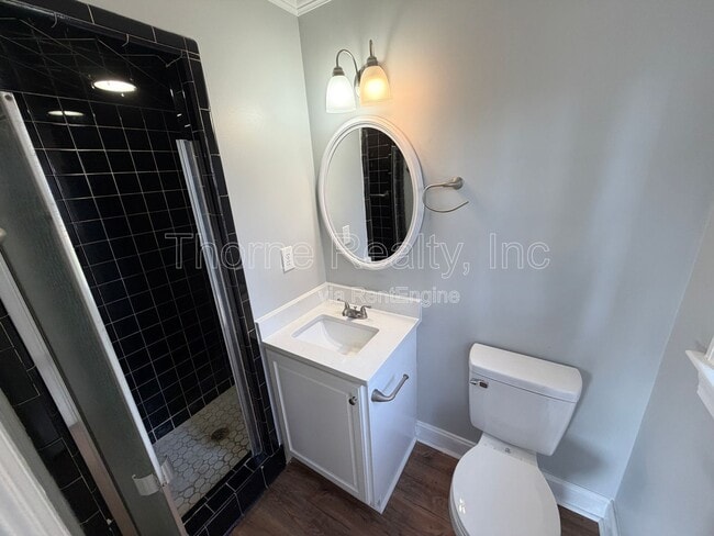 Building Photo - 1600 King Cir